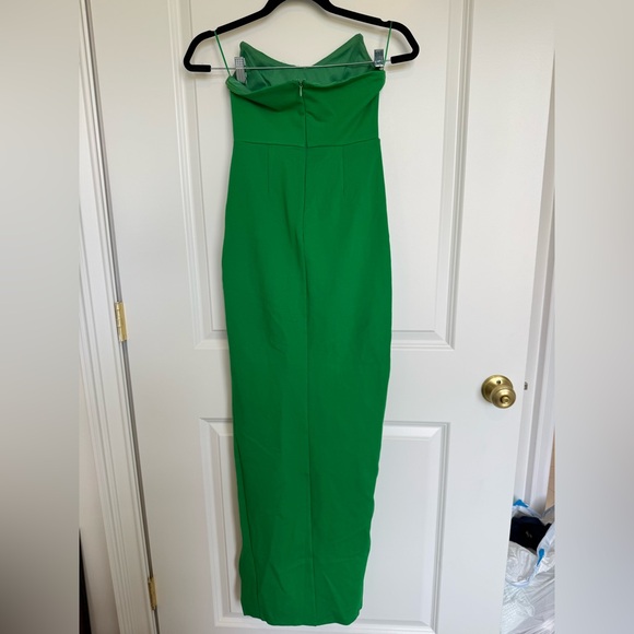 Elegant Green Maxi Dress - Picture 2 of 4